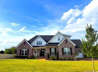 731 Farmington Dr, Lebanon, TN 37087
