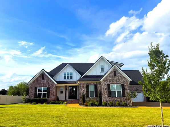 731 Farmington Dr, Lebanon, TN 37087