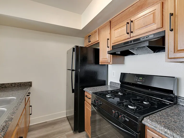 4007-4011 Aspen St — Photo 2