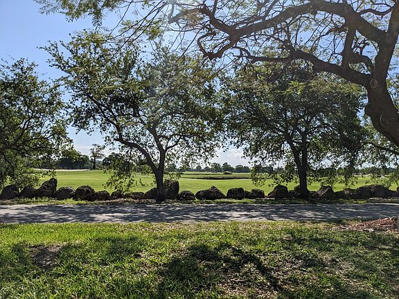 3rd image of 6508 Kendale Lakes Dr