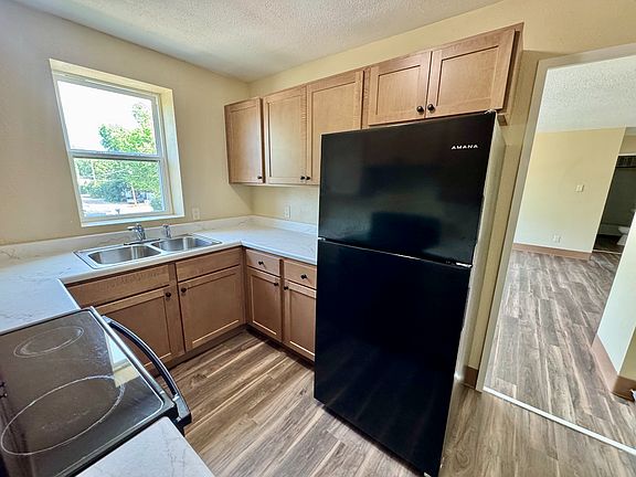 4th image of 10 9th Ave NE APT 10