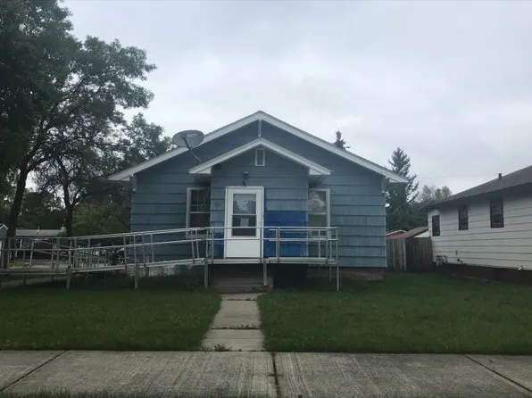 916 9th St, International Falls, MN 56649