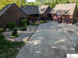 3008 Rainwood Rd, Omaha, NE 68112