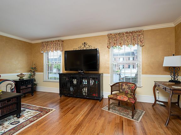 4th image of 2734 Oakland Ave #29