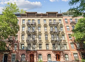 411 West 48th Street in Hell&#39;s Kitchen