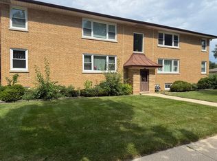 736 E Division St #2E, Lombard, IL 60148