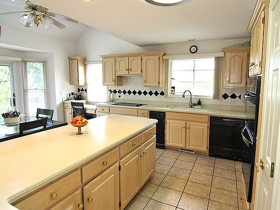 5th image of 1342 Rosewood Dr