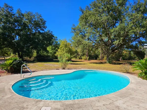 4017 Bear Creek Rd, Crestview, FL 32539