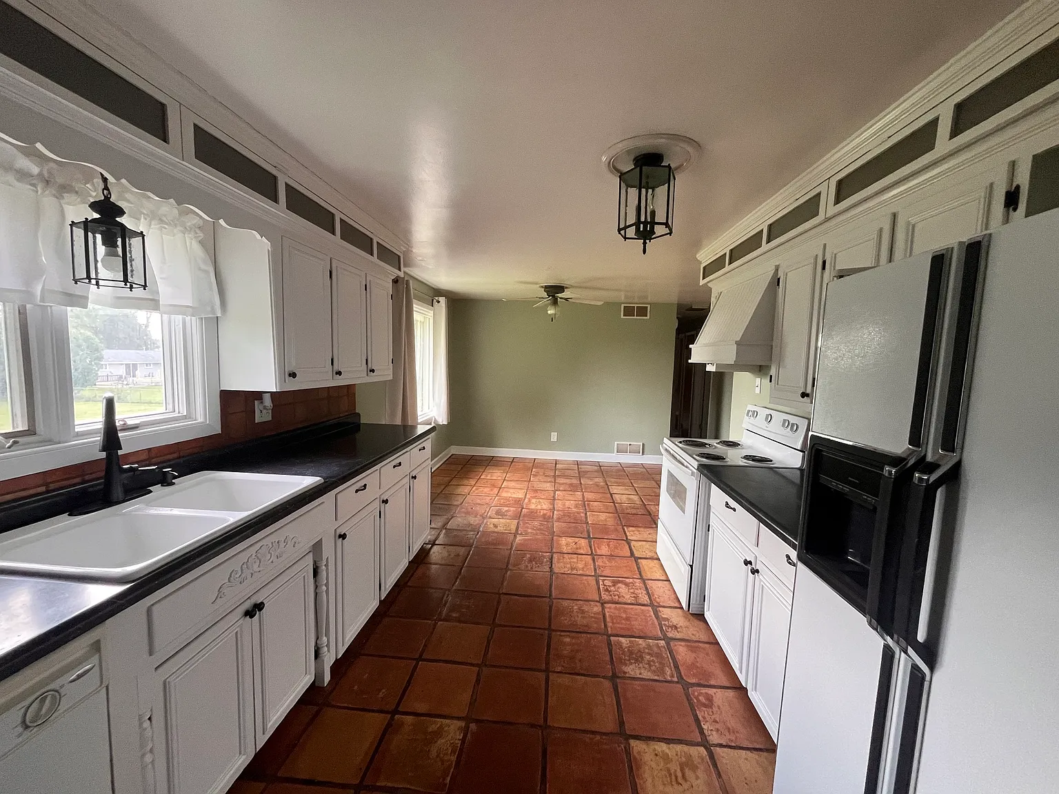 3 bed, 1144 sqft, $1,500 — Photo 2