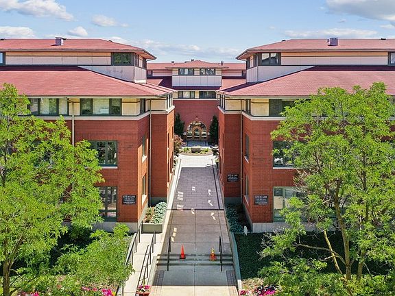 5th image of 675 Lake St APT 306