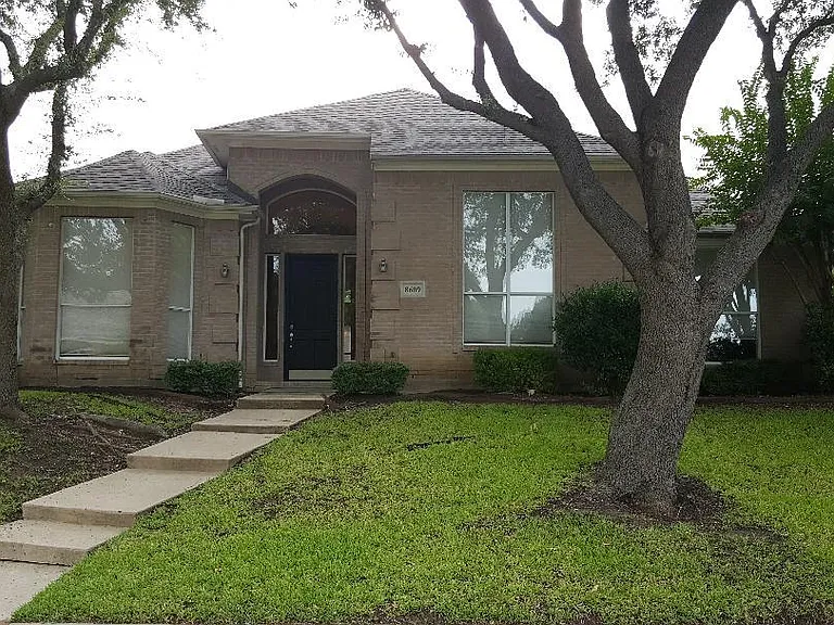 8609 Berwick Dr — Photo 1