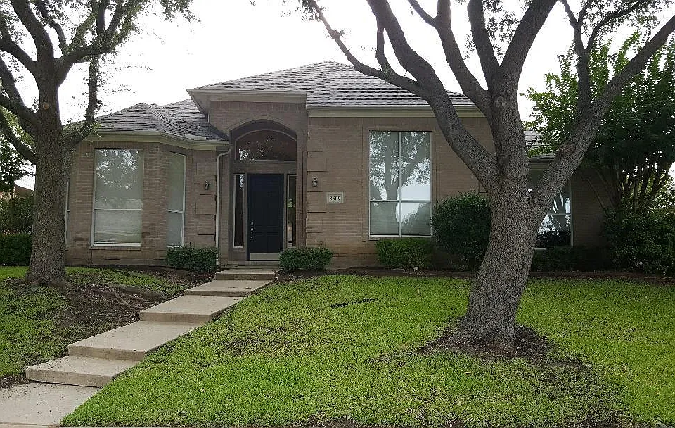 8609 Berwick Dr