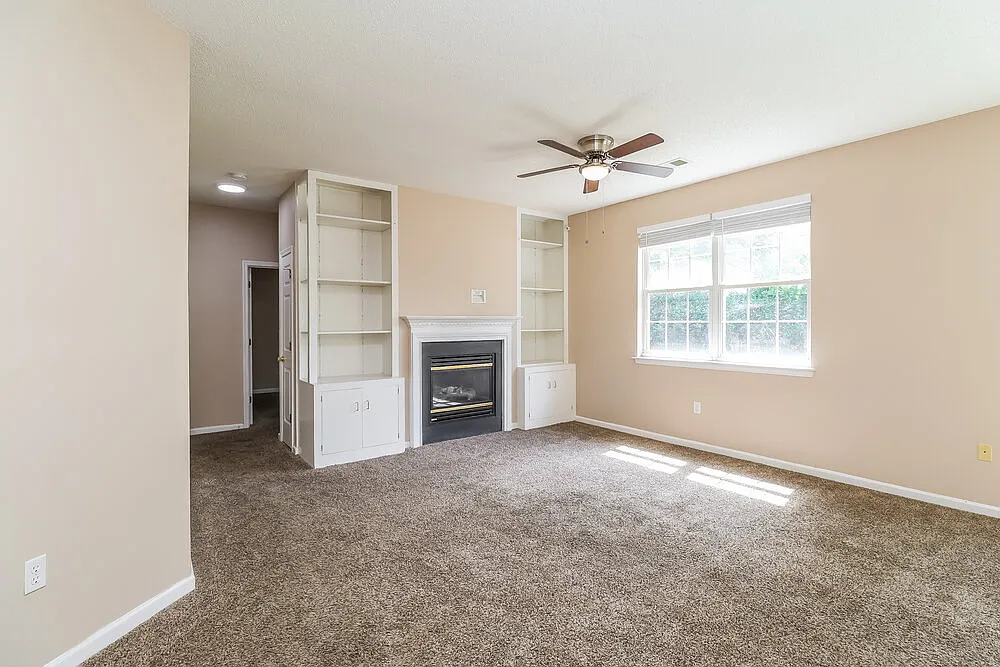 3 bed, 2.0 bath, 1245 sqft, $1,930 — Photo 4