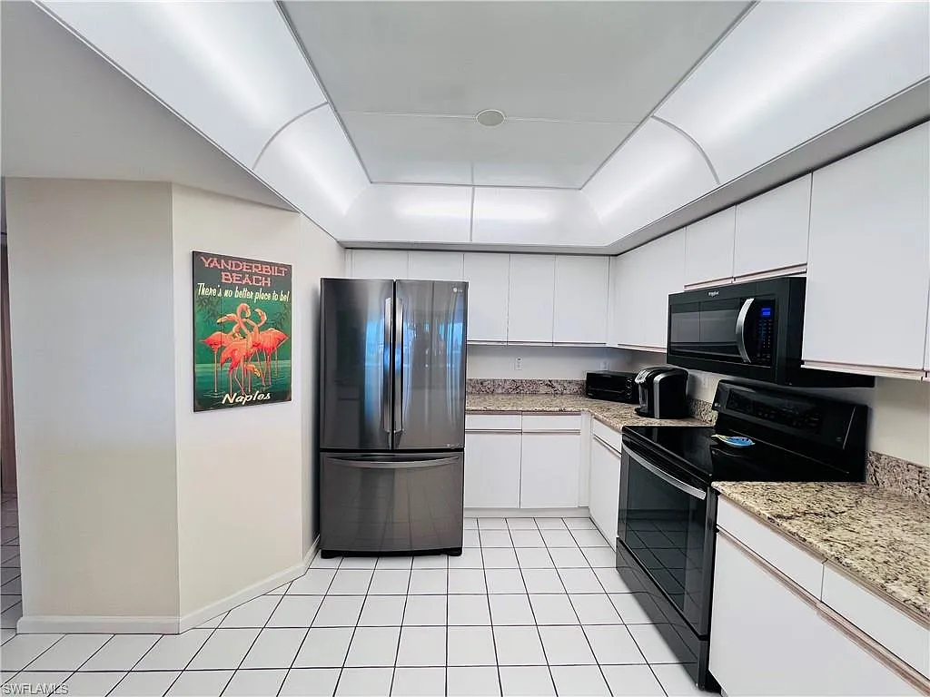 3 bed, 2.0 bath, 1613 sqft, $9,000 — Photo 4