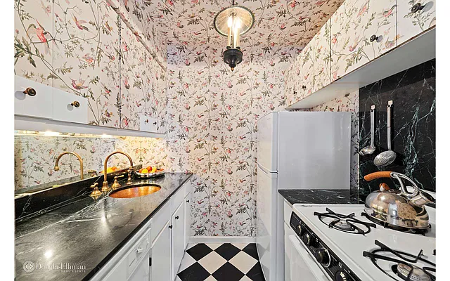 Rented by Douglas Elliman | media 16