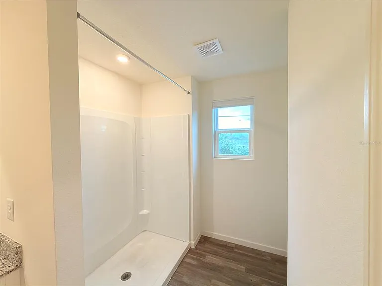 733 James Ct — Photo 32
