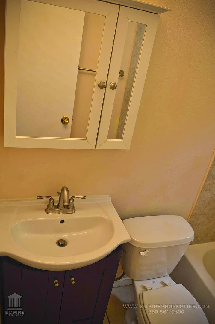 Cozy Apartment Near Campus — Photo 4
