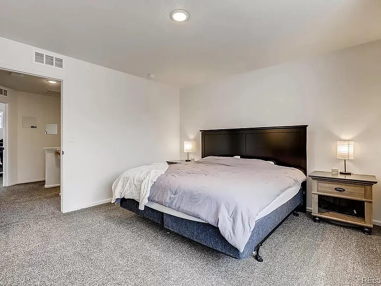 241 S Oak Hill St — Photo 23