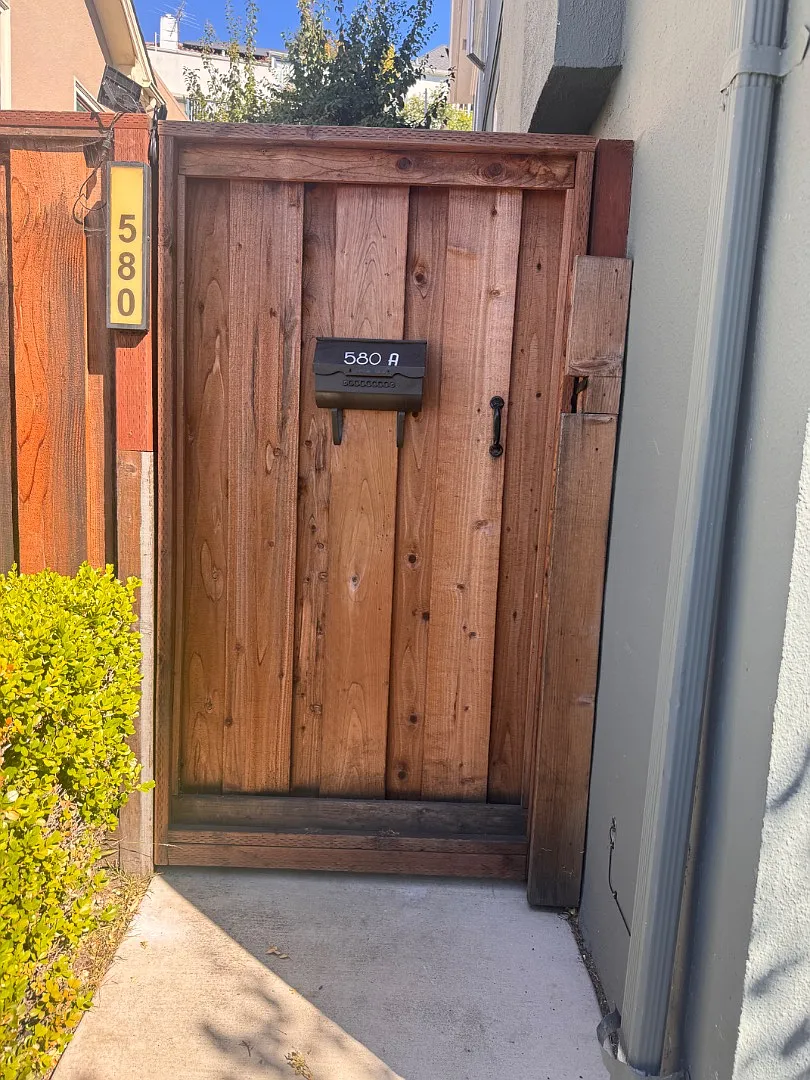 580 Wesley Ave - Apartment — Photo 4