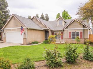 32 Athens Ave, Clovis, CA 93611