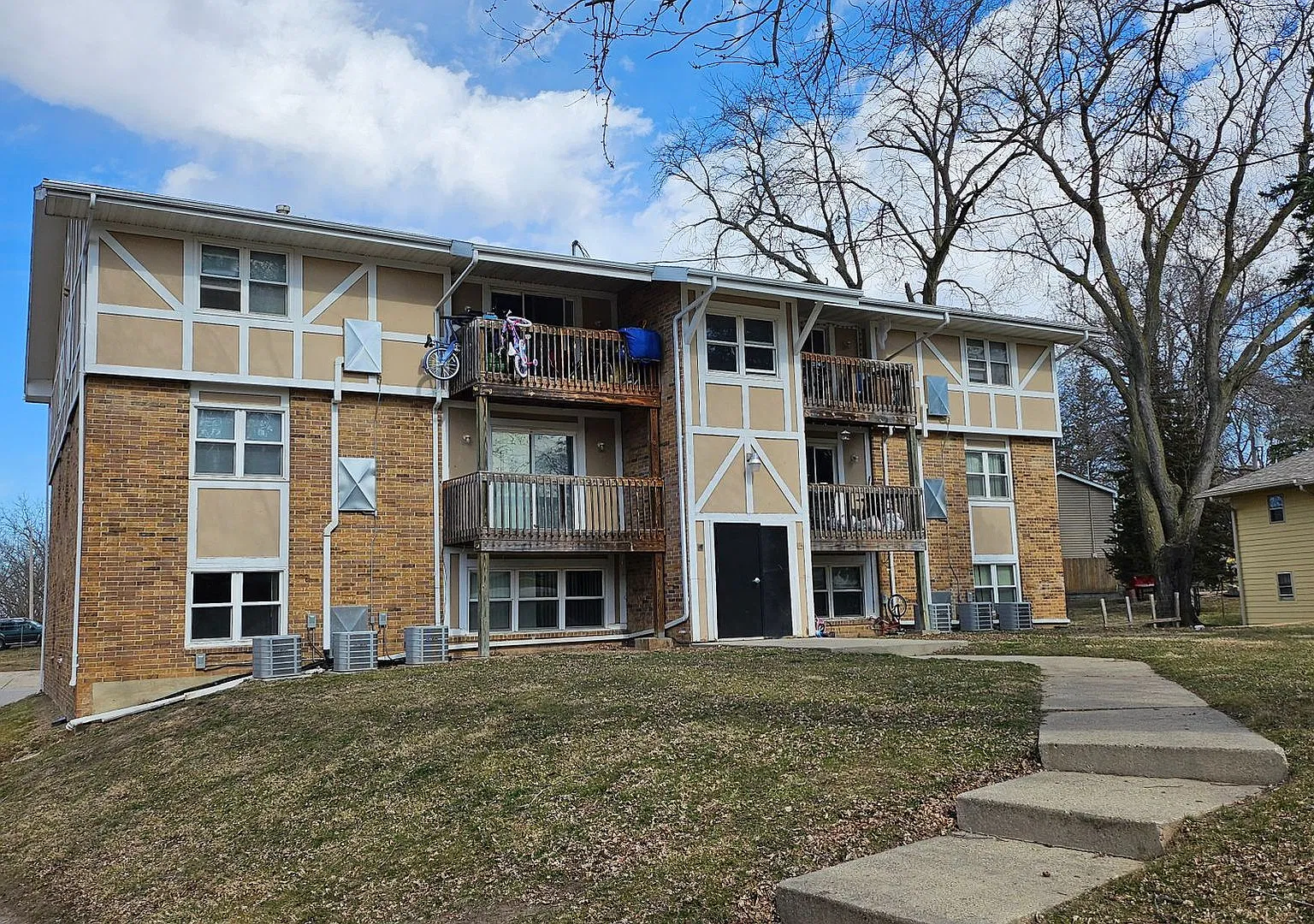 1195 NW Aurora Avenue Apartments — Photo 1