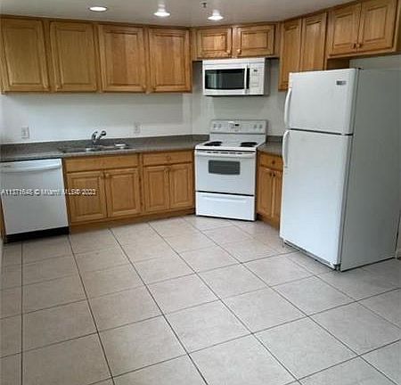 4th image of 8216 Crespi Blvd APT 3
