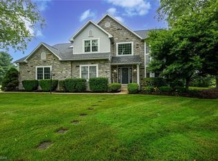 4437 Ridge Crest Dr, Akron, OH 44321