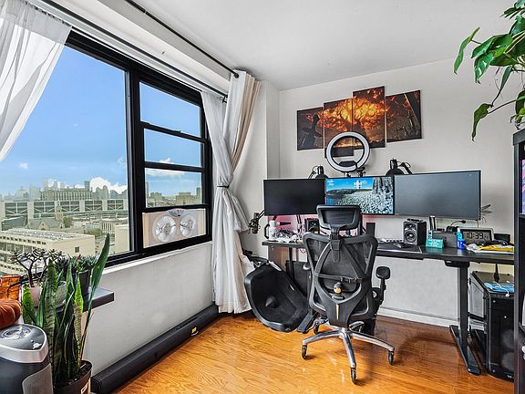 5th image of 10 Huron Ave APT 16N