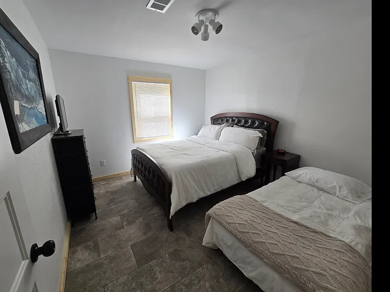 2429 Prairie St — Photo 8