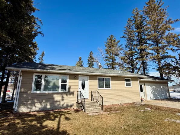 1015 3rd St NE, Roseau, MN 56751