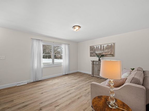 3rd image of 52191 Carriage Hills Dr