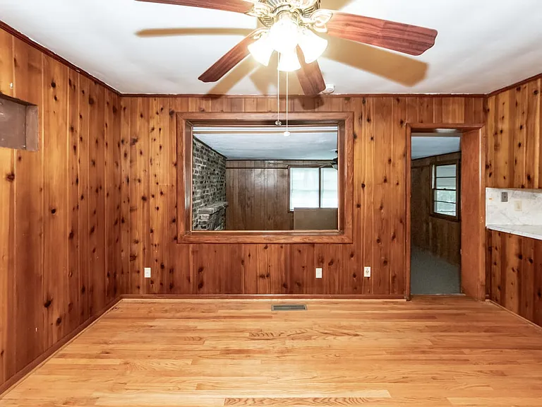453 Wade Hampton Dr — Photo 2