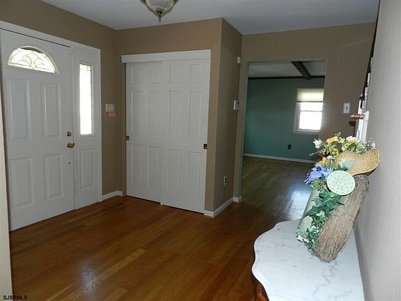3rd image of 706 Blenheim Ave