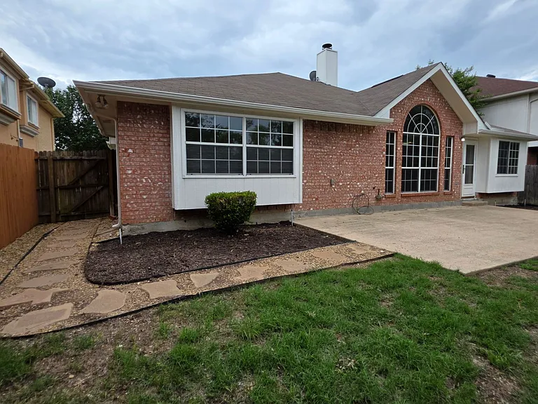 1268 Topeka Dr — Photo 35