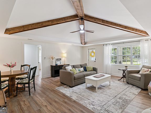 3rd image of 724 Fancy Bluff Rd