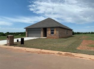 1261 Lakeview Dr, Edmond, OK 73034