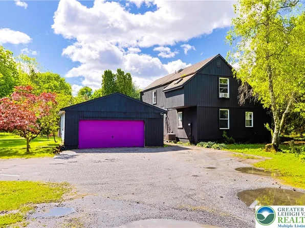 2671 Community Dr, Bath, PA 18014