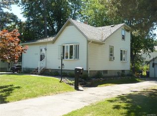 295 Harding Rd, Williamsville, NY 14221