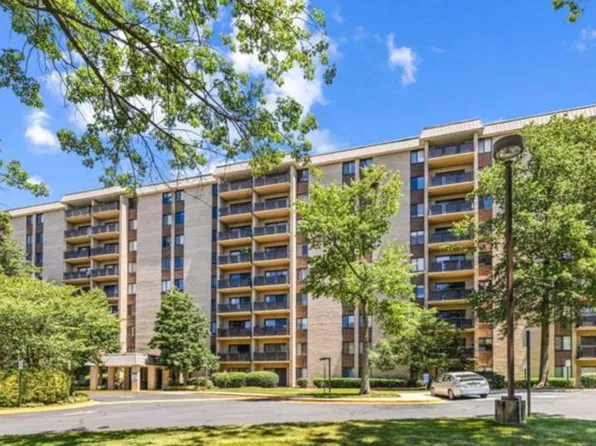 3100 S Manchester St APT 813, Falls Church, VA 22044