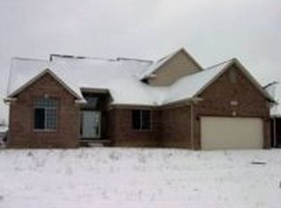 45543 Pentwater Dr, Macomb, MI 48044