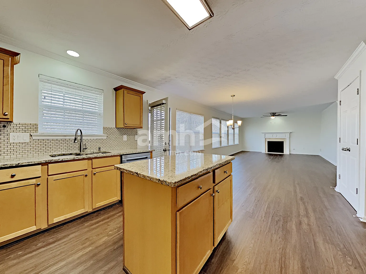 5 bed, 2.5 bath, 2750 sqft, $2,780 — Photo 4