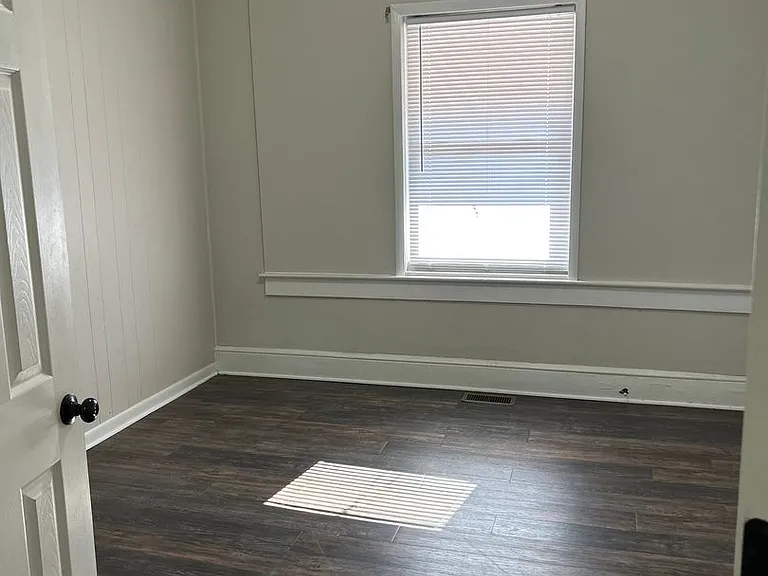 118 S Main St — Photo 10