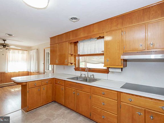 4th image of 150 Andrews Ln