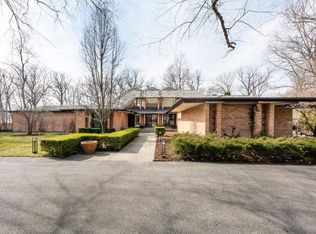 1800 Shore Acres Dr, Lake Bluff, IL