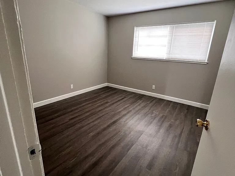 826 Farm Dr #2 — Photo 3