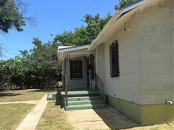 3rd image of 1208 N College St