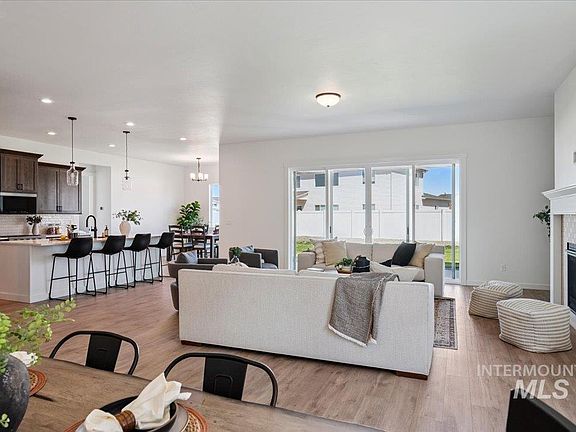 3rd image of 1432 N Callander Way