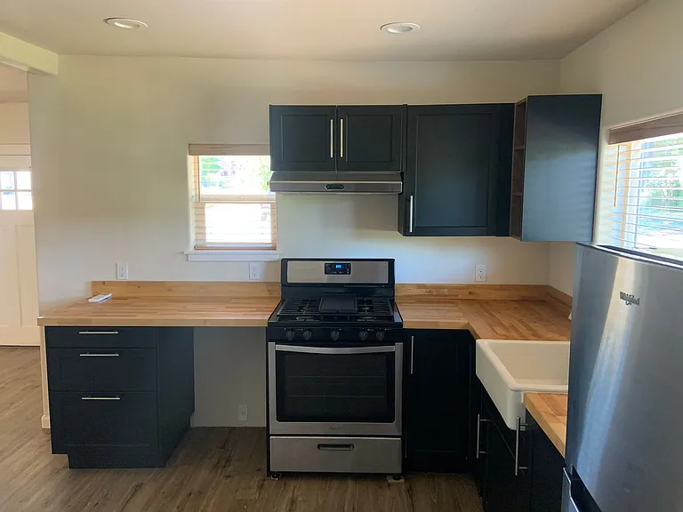 702 College St — Photo 9