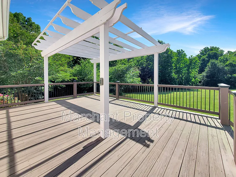 15 Silverthorn Ct — Photo 48