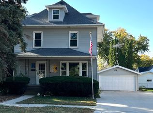 511 E Main St, New Hampton, IA 50659